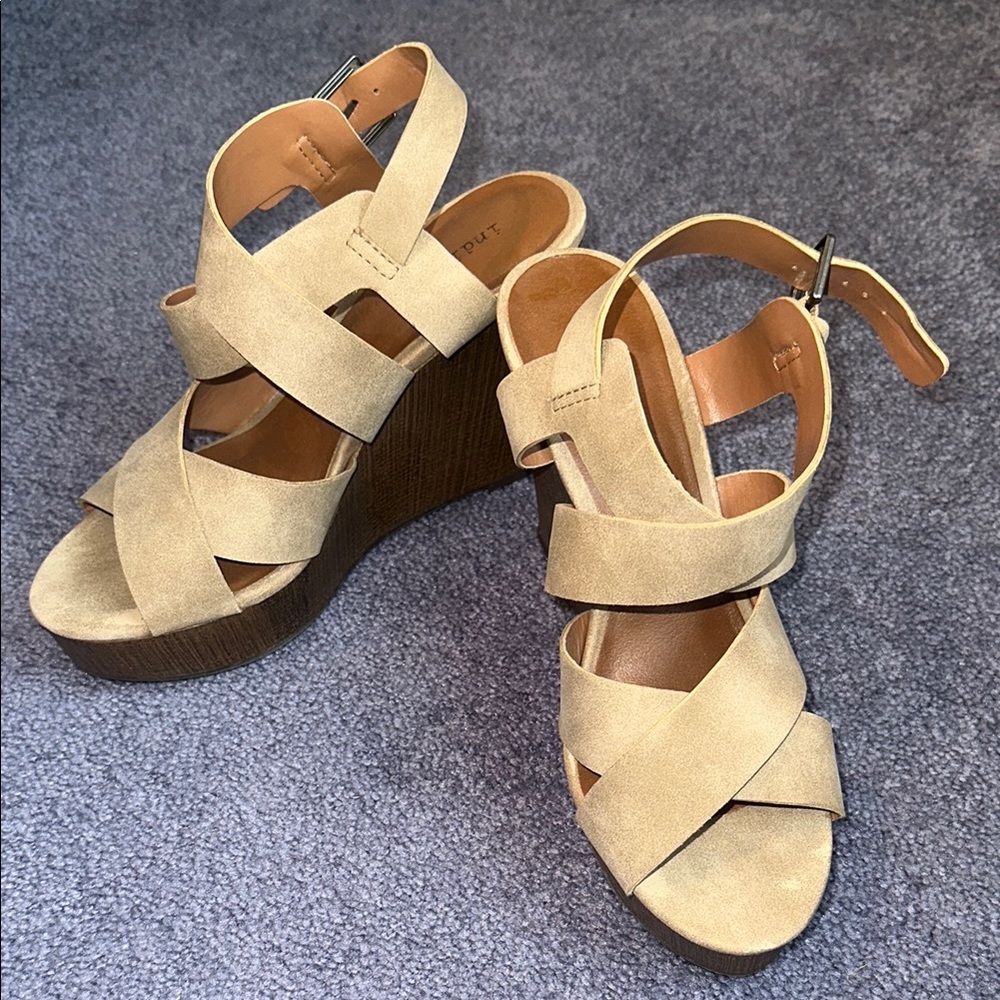 Indigo rd women’s wedge sandals size 8.  EUC
